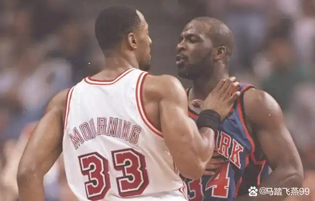 篮球中锋著名球员_篮球的历史十大中锋_nba中锋历史