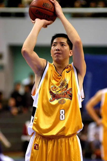 篮球中锋著名球员_篮球的历史十大中锋_nba中锋历史