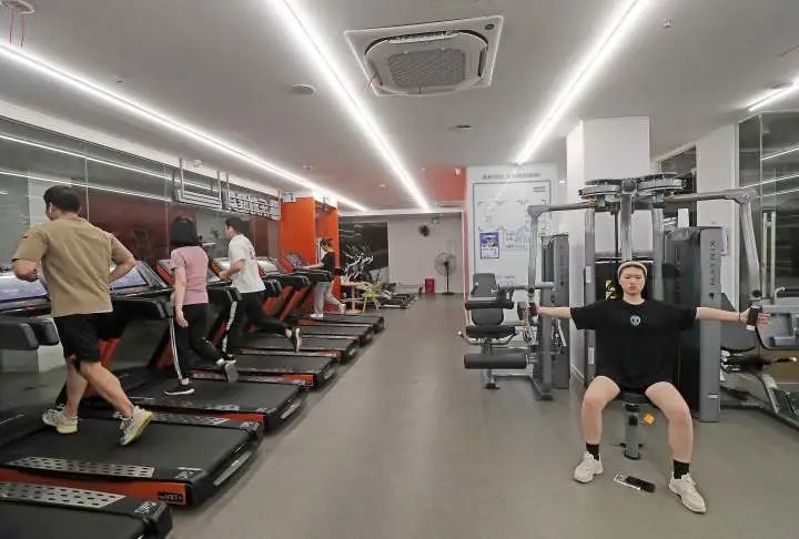 高端私教健身房_健身房私教套餐价格表_健身房私教价格表图片大全