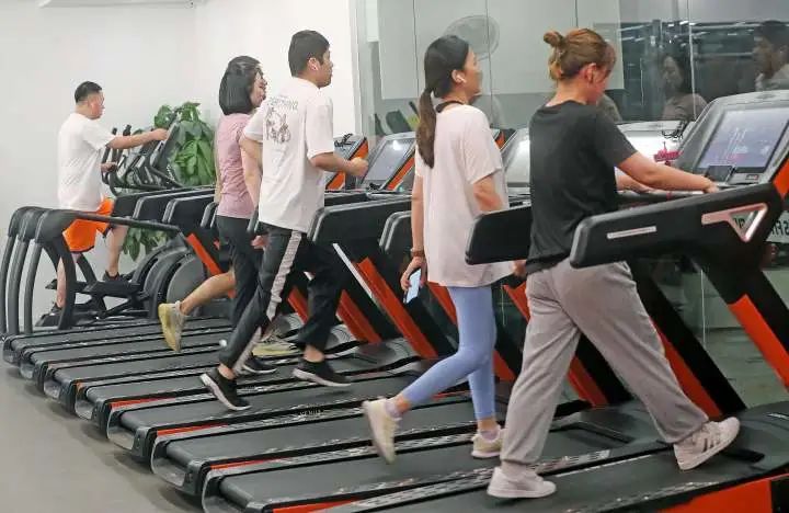 健身房私教价格表图片大全_健身房私教套餐价格表_高端私教健身房