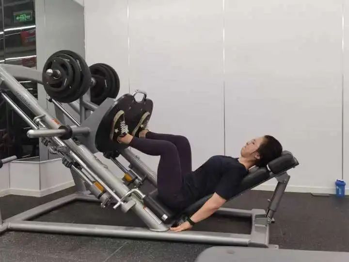 高端私教健身房_健身房私教价格表图片大全_健身房私教套餐价格表