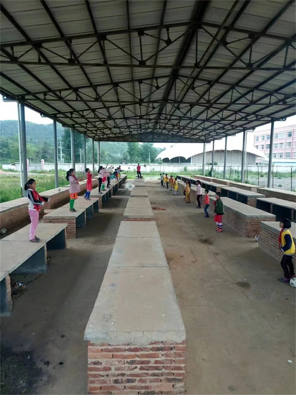 云南乡村小学拿省足球冠军_2021云南校园足球_云南省足球运动员