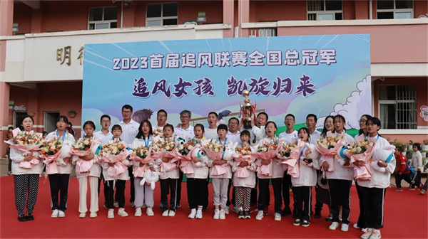 云南省足球运动员_云南乡村小学拿省足球冠军_2021云南校园足球