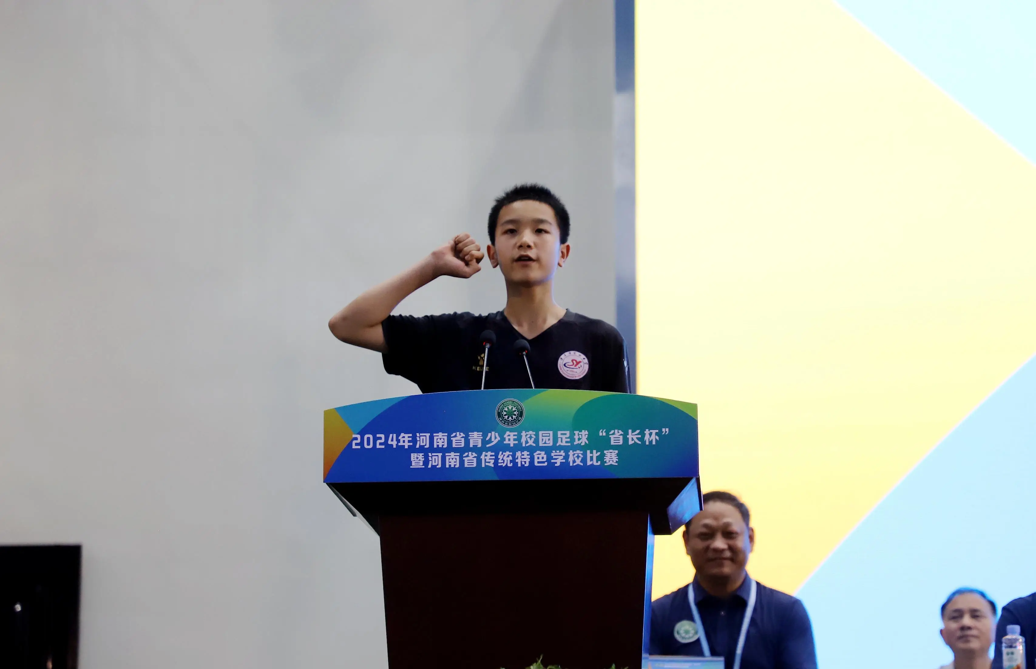 河南省校园足球比赛规则_河南省校园足球logo_河南省校园足球发展理念