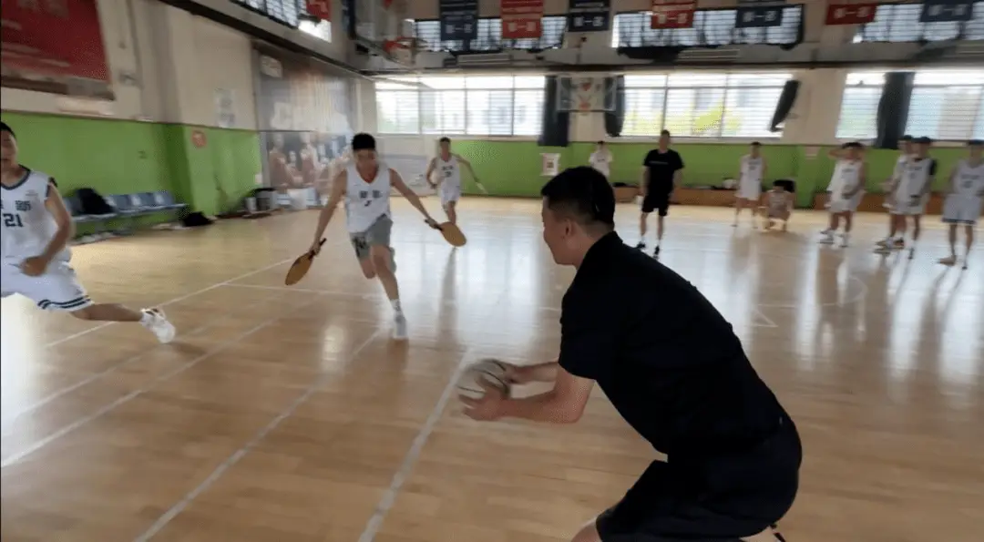 篮球什么叫小球_篮球小球什么意思_篮球小球的规则是什么