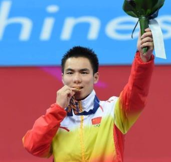 广东省省运会男子篮球冠军是谁_广东省男子篮球联赛2020_广东男篮冠军写真
