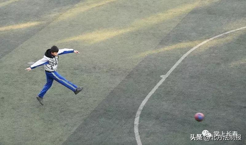 淄博高中足球_淄博中考体育足球规则多少_淄博中学足球招生简章